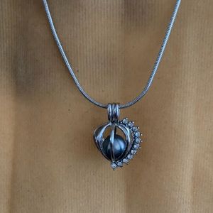 Pearl pendant